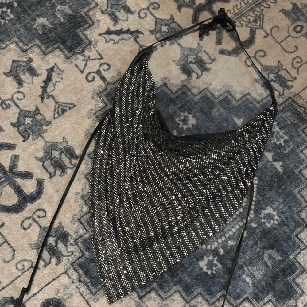 STEVE MADDEN JANET SPARKLE SILVER & BLACK BACKLESS COWL NECK PARTY HALTER TOP - Picture 4 of 14